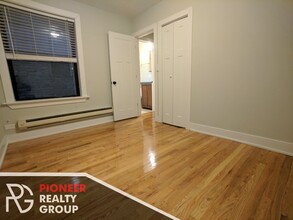 429 W Roscoe St, Unit 425-401 in Chicago, IL - Building Photo - Building Photo