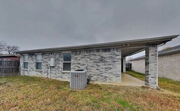 721 Charles City Dr in Arlington, TX - Building Photo - Building Photo