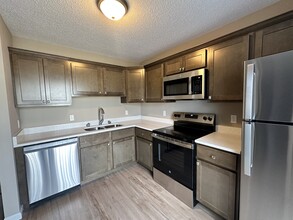 Lake View Apartments in Erie, PA - Foto de edificio - Building Photo
