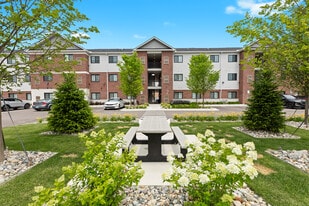 Sterling Park Place Apartments in Sterling Heights, MI - Building Photo