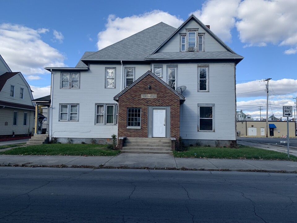 431 W Howard St in Muncie, IN - Building Photo