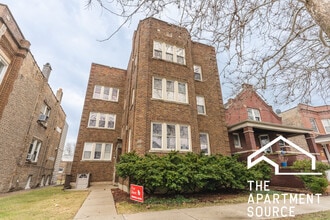 4521 N Harding Ave, Unit 1 in Chicago, IL - Foto de edificio - Building Photo