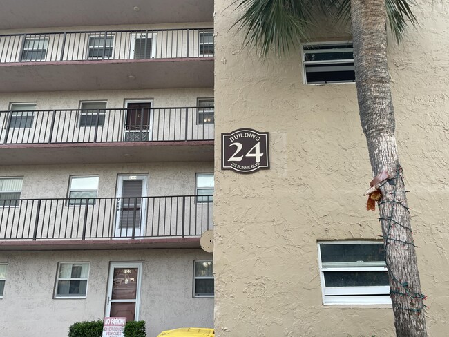 225 Bonnie Blvd in Palm Springs, FL - Building Photo - Building Photo