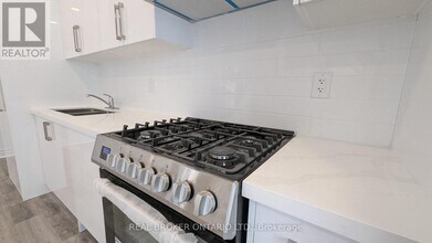 1150 Woodbine Ave in Toronto, ON - Building Photo - Building Photo