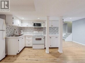 106 Walton Dr in Aurora, ON - Building Photo - Building Photo