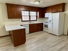 111 W Golf Ave, Unit 111 W Golf in Ottumwa, IA - Building Photo