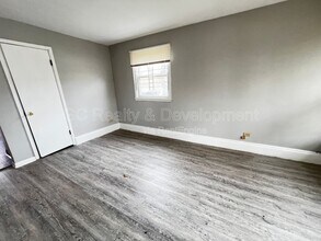 9252 S Merrill Ave in Chicago, IL - Building Photo - Building Photo