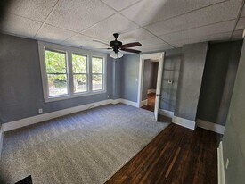 408 E Jackson St in Bloomington, IL - Building Photo