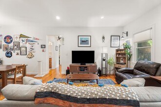112 Academy Hill Rd, Unit 1 in Boston, MA - Foto de edificio - Building Photo
