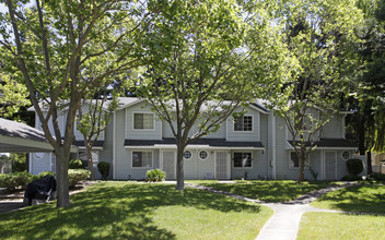 Pacific Heights Townhouse Apartments in Fairfield, CA - Building Photo - Building Photo