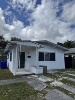 1230 NW 8th Ct in Miami, FL - Building Photo