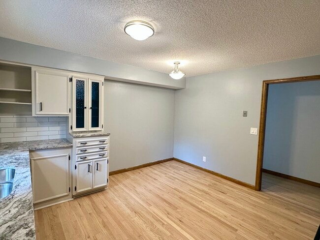 7301 Glouchester Dr in Minneapolis, MN - Building Photo - Building Photo