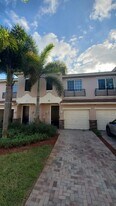 265 Las Brisas Cir in Sunrise, FL - Building Photo