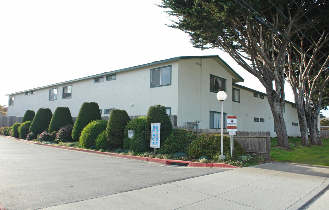 3320 Del Monte Blvd in Marina, CA - Building Photo