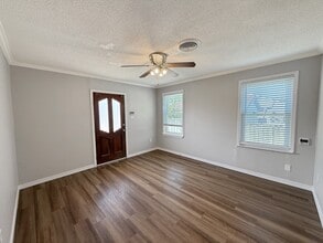 911 Central Ave in Gretna, LA - Foto de edificio - Building Photo