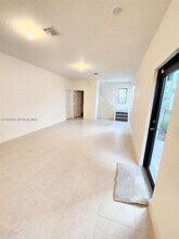 4583 NW 83rd Pl in Doral, FL - Building Photo - Building Photo