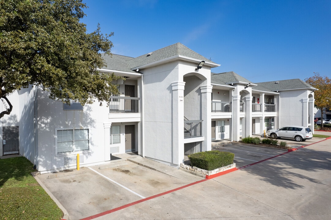 Reveal at Rye in Houston, TX - Building Photo