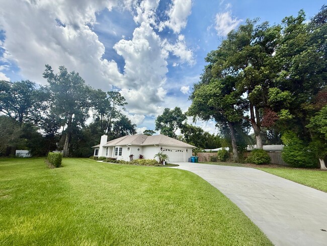property at 304 Cliffwood Ct