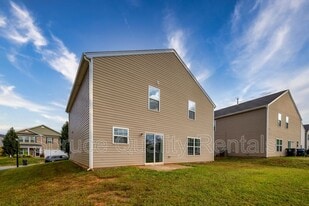 108 Saddlehorse Ln in Greensboro, NC - Building Photo