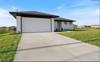 2719 42nd St W in Lehigh Acres, FL - Building Photo