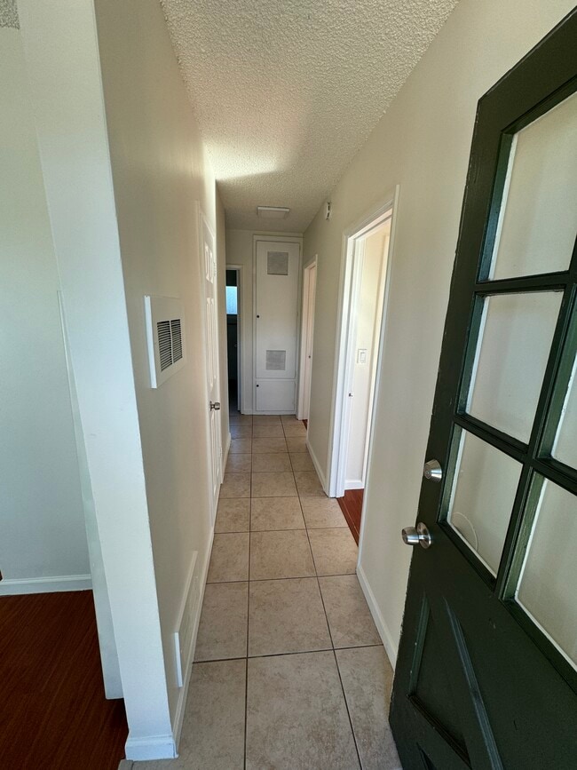 831 W Walnut Ave in Monrovia, CA - Building Photo - Building Photo