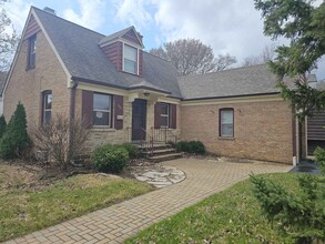 303 W Hawley St in Mundelein, IL - Foto de edificio - Building Photo