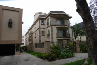 338 N Palm Dr in Beverly Hills, CA - Building Photo - Building Photo