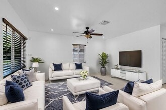 1340 NE 177th St in North Miami Beach, FL - Building Photo - Building Photo