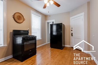 2614 N Springfield Ave, Unit 1F in Chicago, IL - Foto de edificio - Building Photo