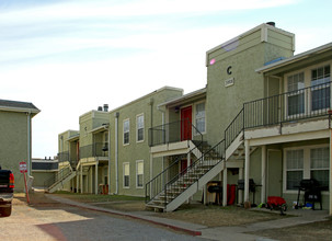 Tradewinds Villas in Tulsa, OK - Building Photo - Building Photo