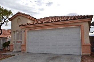 7881 W Rainshower Dr in Las Vegas, NV - Building Photo - Building Photo