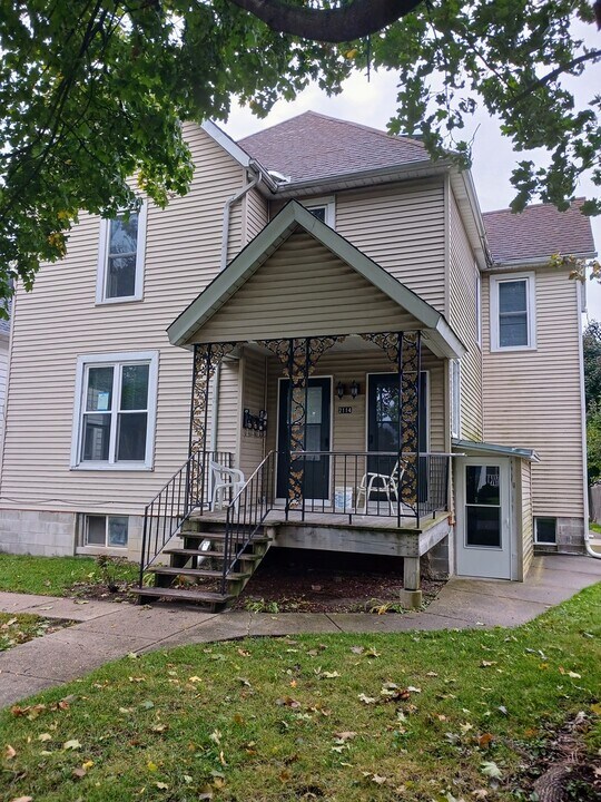 2114 Enoch Ave in Zion, IL - Building Photo