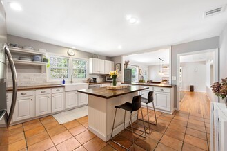 16 Payne Ave in Sag Harbor, NY - Building Photo - Building Photo