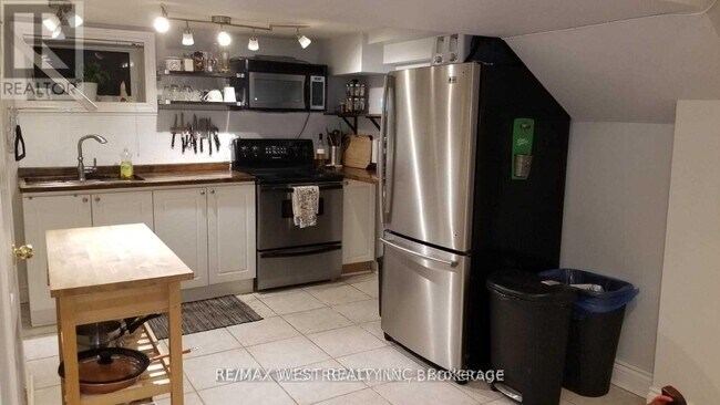 606 Conacher Dr in Toronto, ON - Building Photo - Building Photo