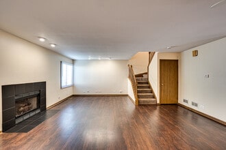 1640 Hilton Head Dr in Naperville, IL - Building Photo - Building Photo