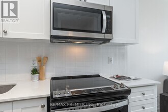55 Duke St W in Kitchener, ON - Building Photo - Building Photo