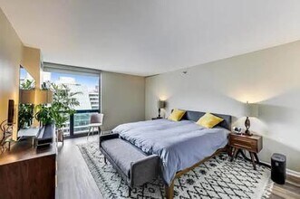 200 N Dearborn St, Unit 3302 in Chicago, IL - Building Photo - Building Photo