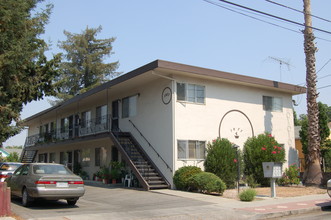 1077 Eugene Ave in San Jose, CA - Foto de edificio - Building Photo