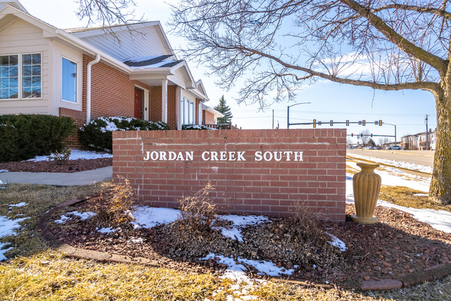 Jordan Creek South Townhomes in West Des Moines, IA - Building Photo - Building Photo