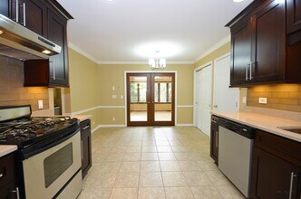 6S260 Cape Rd in Naperville, IL - Building Photo - Building Photo