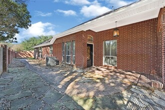 6403 Parkriver Crossing in Sugar Land, TX - Building Photo - Building Photo