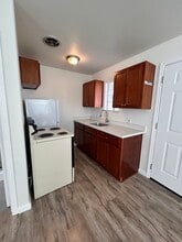 110 3rd St, Unit B in Roseville, CA - Foto de edificio - Building Photo