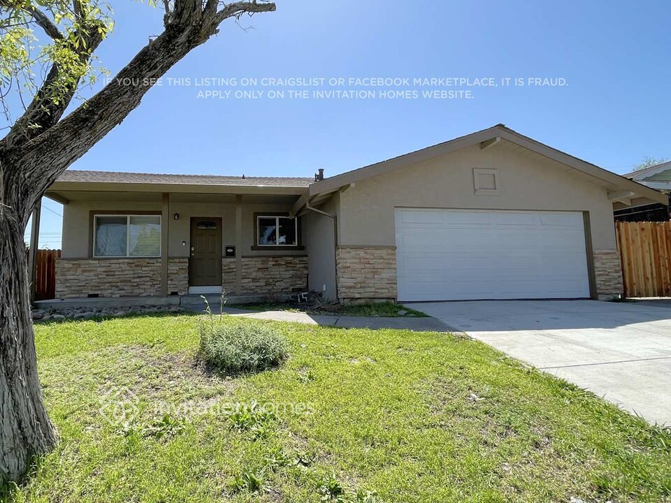 149 Lomita Ave in Vacaville, CA - Building Photo