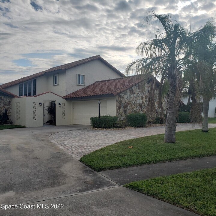 215 Andros Ave in Cocoa Beach, FL - Building Photo