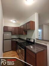 515 W Melrose St, Unit 208 in Chicago, IL - Building Photo - Building Photo