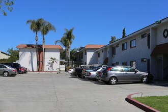 Vista De Oro in Spring Valley, CA - Foto de edificio - Building Photo