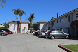 Vista De Oro in Spring Valley, CA - Building Photo - Building Photo