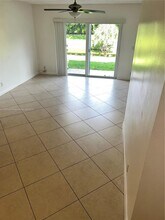 10181 Twin Lakes Dr in Coral Springs, FL - Building Photo - Building Photo