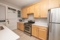 Renovated Units Blocks From The Lake and D... in Evanston, IL - Foto de edificio - Building Photo