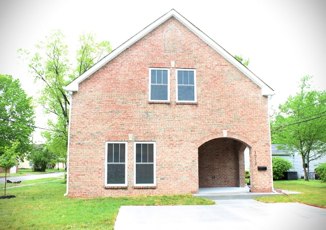 property at 3349 Lakeside Pl